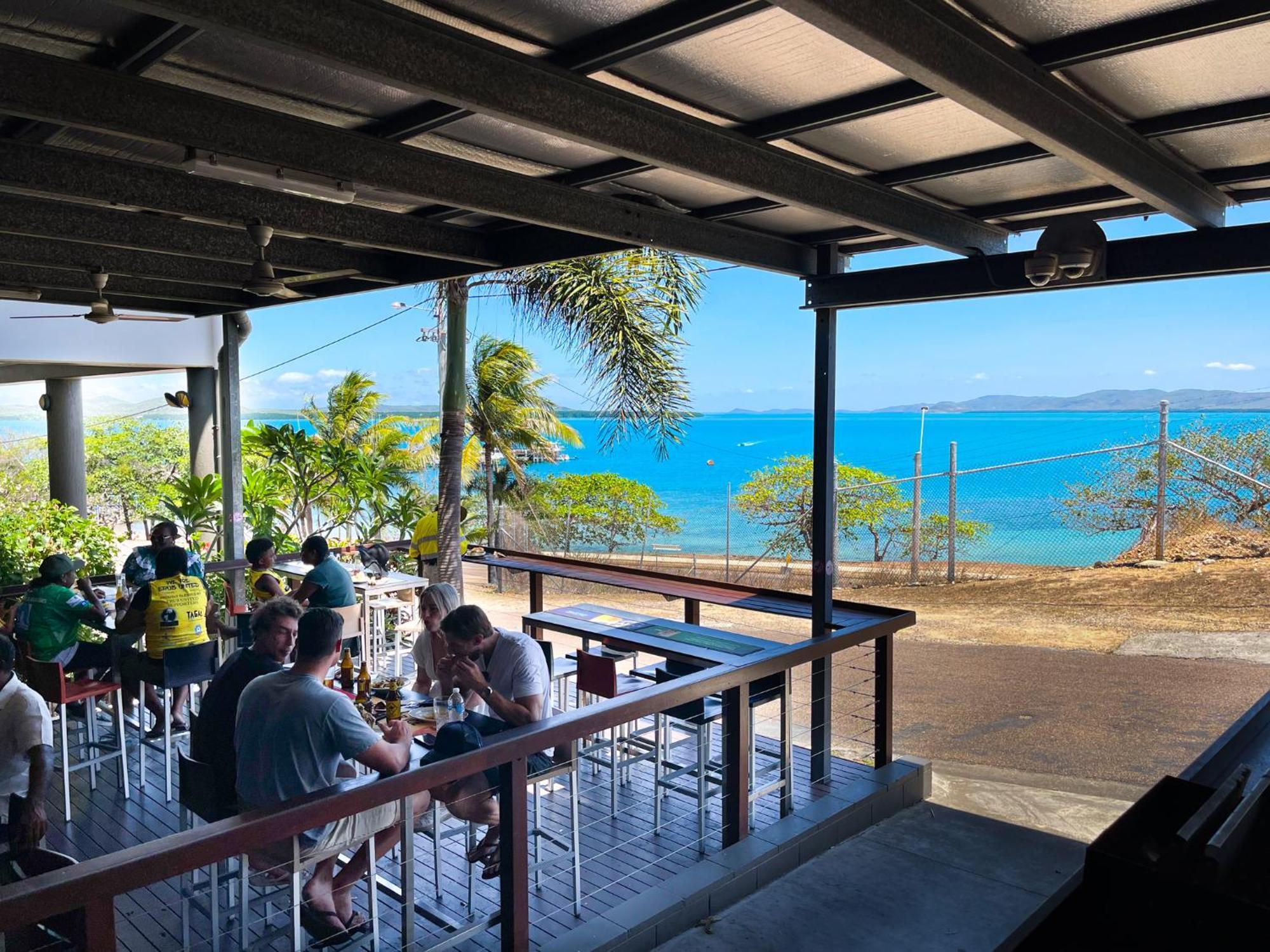 Grand Hotel Thursday Island Buitenkant foto