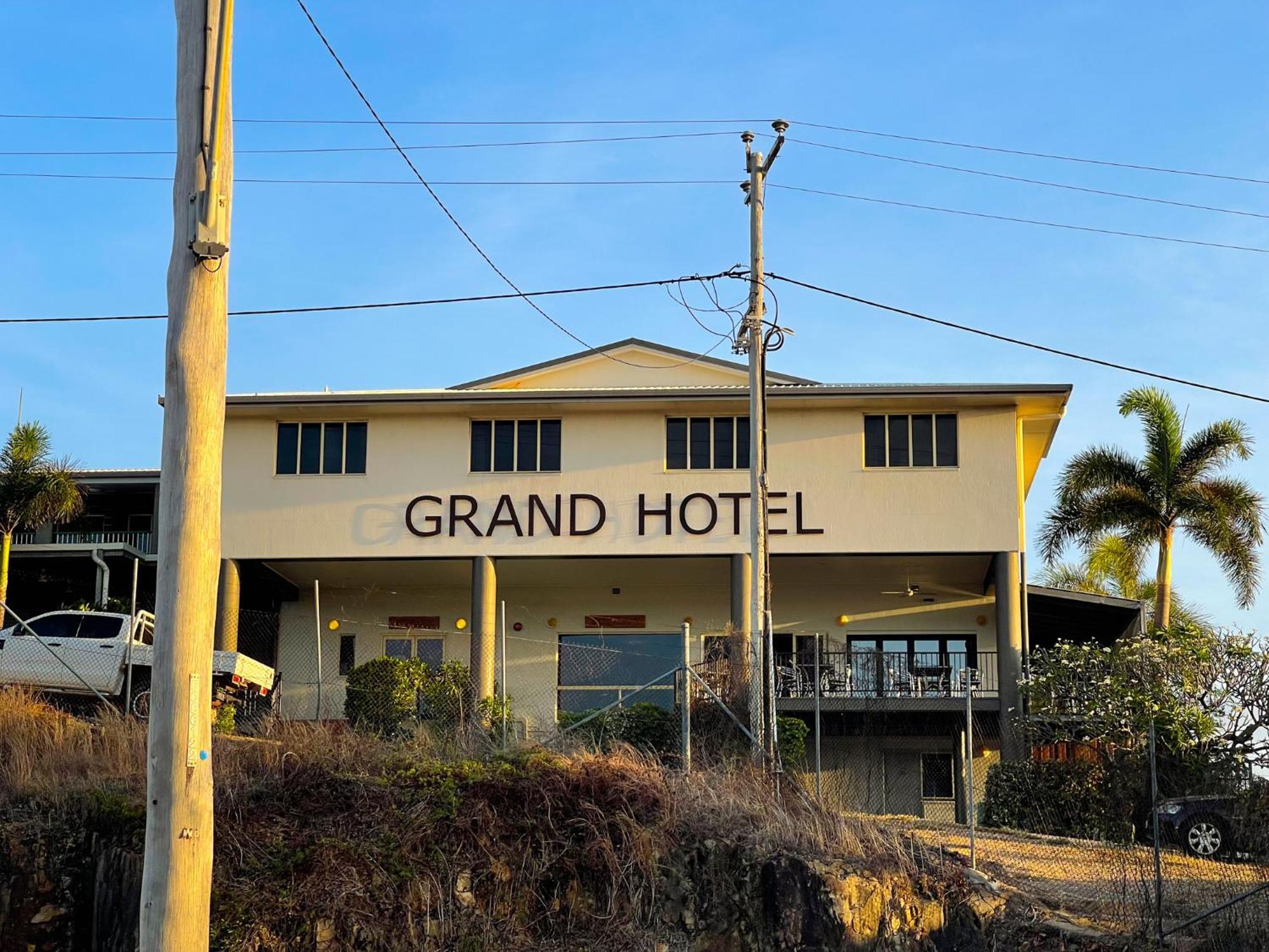 Grand Hotel Thursday Island Buitenkant foto